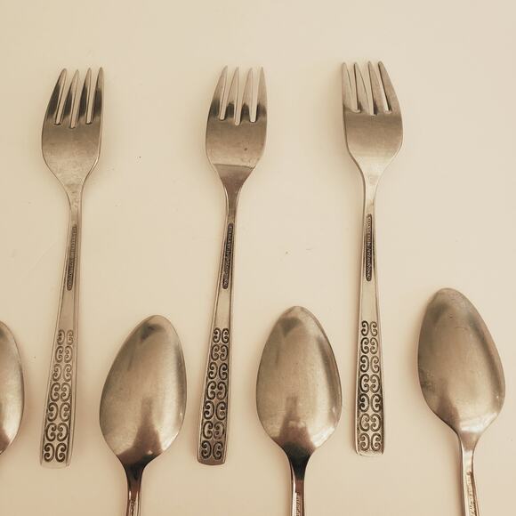 International Silver SERENATA Stainless Flatware 8 Pieces - Picture 8 of 11